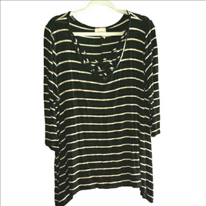 Lovely J Strappy Chest Top Plus 3X Black White